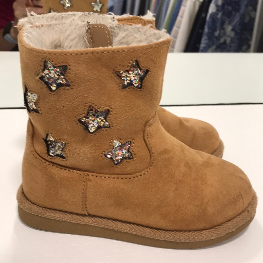 Fur lined toddler boots.